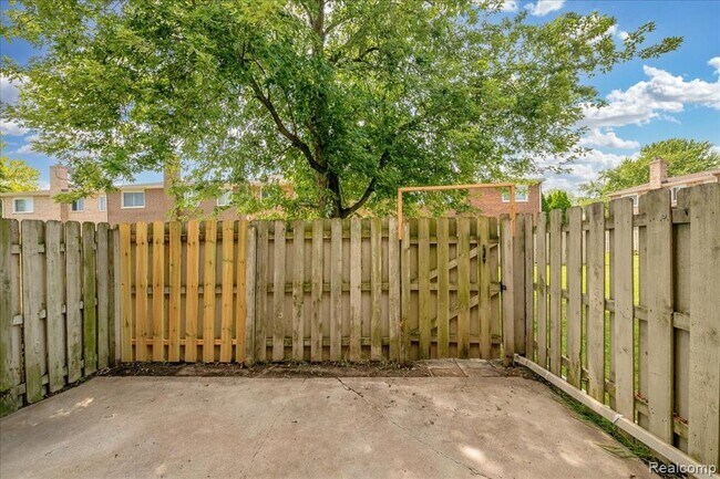 Building Photo - 13426 Denver Cir E