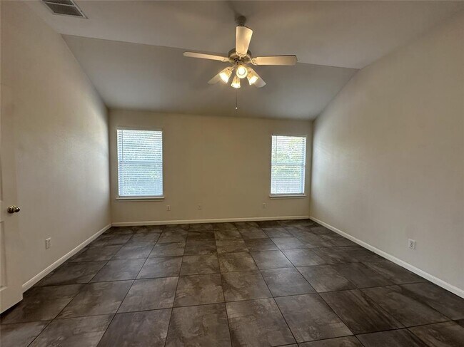 Building Photo - 722 Ranier Ln