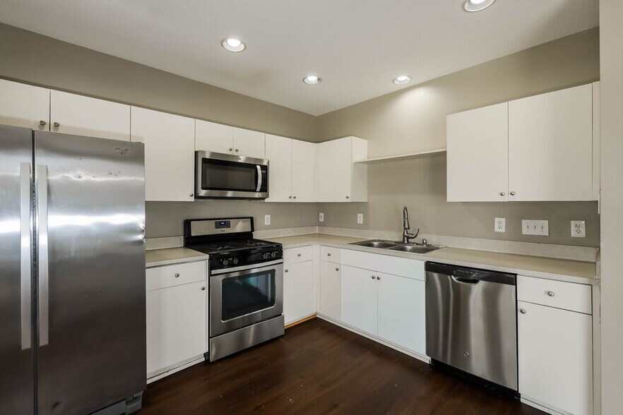 Building Photo - 3002 Summer Cruise Dr