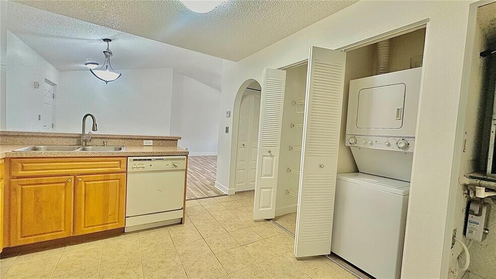 Building Photo - 10135 W Sunrise Blvd