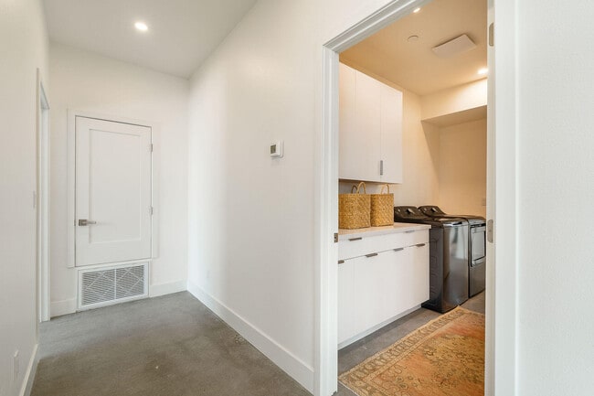 Building Photo - 361 W Sunview Ave