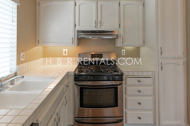 Building Photo - Charming Corner Haven: 3BR/2.5BA with Modern Upgrades in Tracy, CA