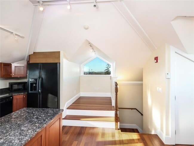 Building Photo - 22 Mt Vernon St