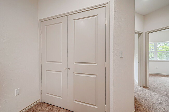 Building Photo - 5530 Hirondel St