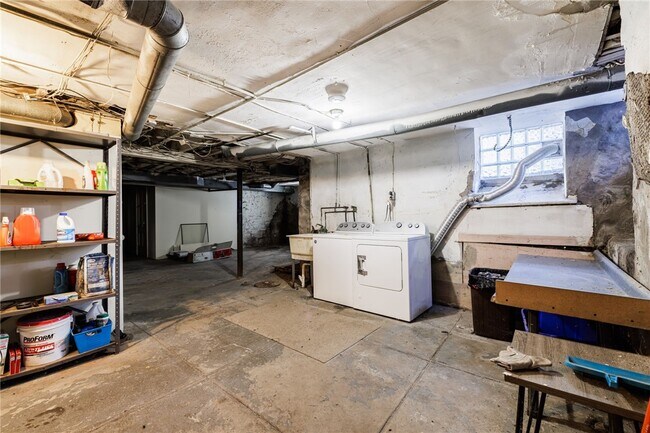 Building Photo - 91 Merriman St