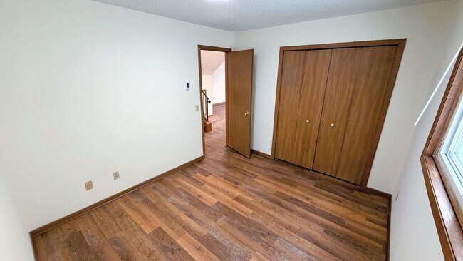 Building Photo - Spacious 3-Bedroom Apartment in Como!