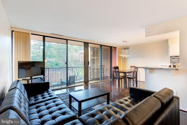 Building Photo - 8 S Van Dorn St