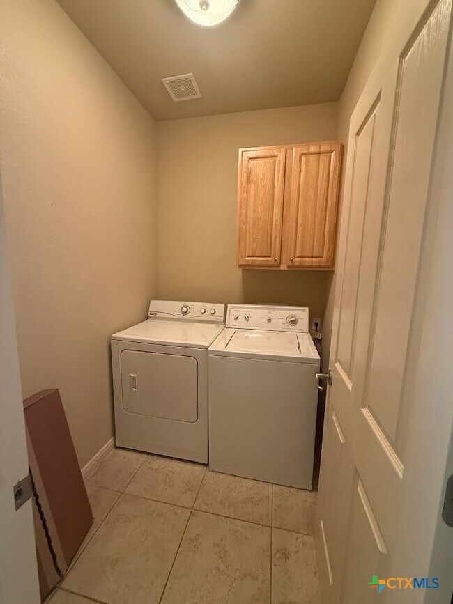 Building Photo - 270 Delanoy Dr