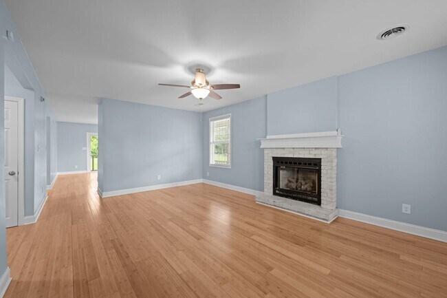 Building Photo - Beautiful 4BD/3BA plus Bonus Room on Sough...