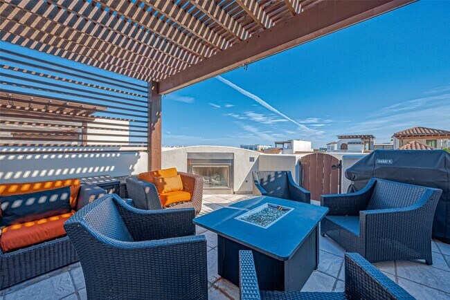 Building Photo - 311 Calle Sevilla Pl