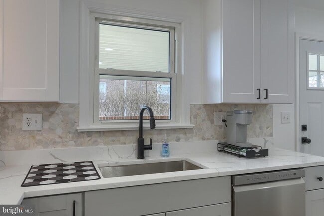 Building Photo - 137 Apple Ln