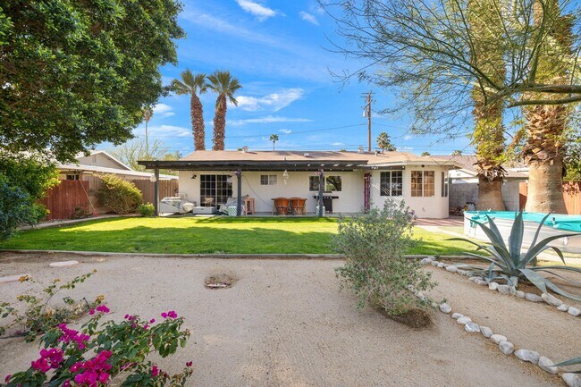 Building Photo - 77590 California Dr