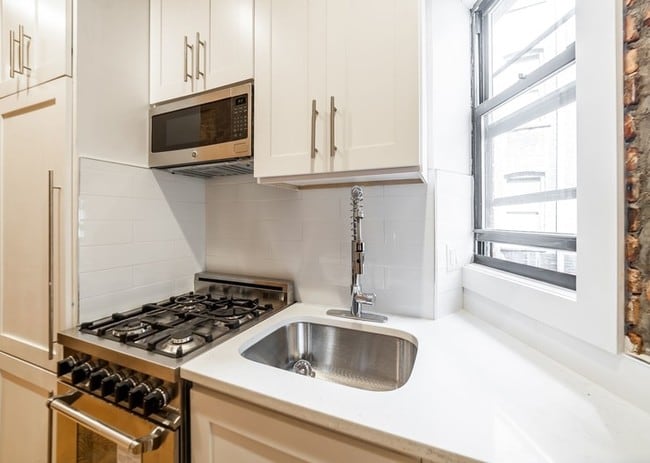 Interior Photo - 309 East 75th Street