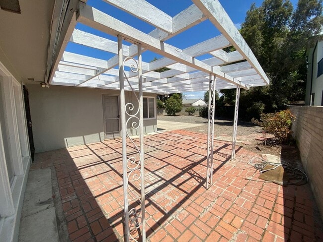 Building Photo - 5BD/3BA on Tipton!! Great Backyard w Patio!! (Lease out, pending signatures. Check back in a few ...