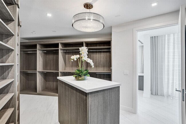 Building Photo - 701 N Fort Lauderdale Beach Blvd