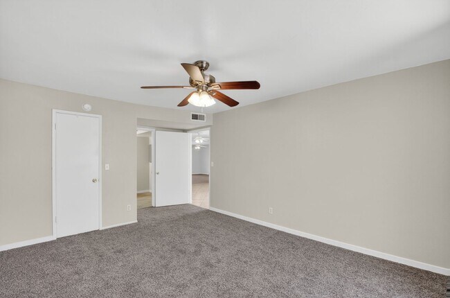 Building Photo - Modern Updated Tempe Townhome Near ASU & Downtown with Resort-Style Amenities
