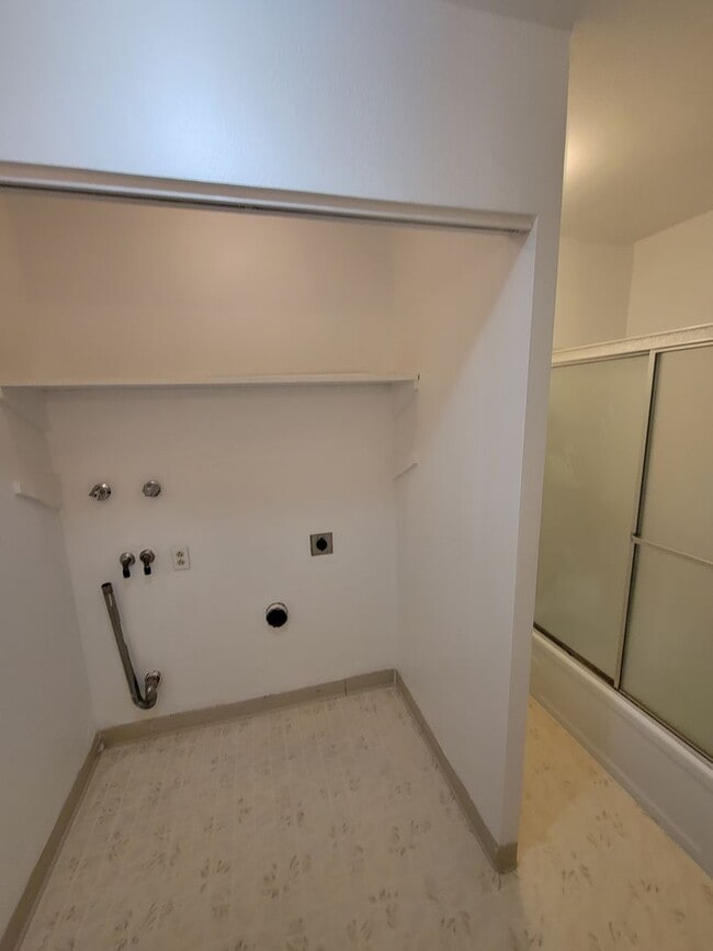 Building Photo - Spacious 3/2 Home Located in the Stanmar c...