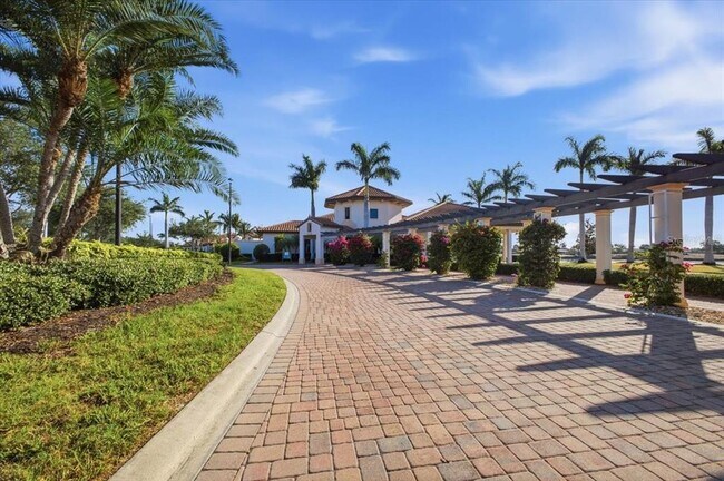 Building Photo - 10792 Tarflower Dr