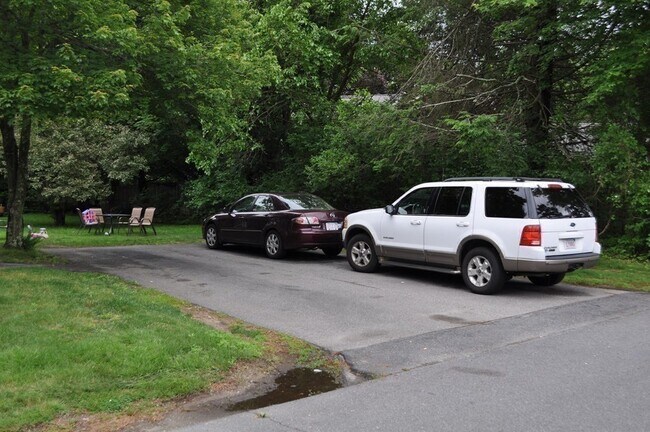 Building Photo - 84 Lake Rd