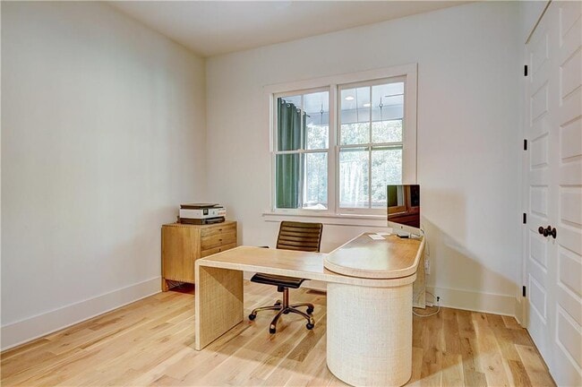 Building Photo - 1268 Hayes Dr SE