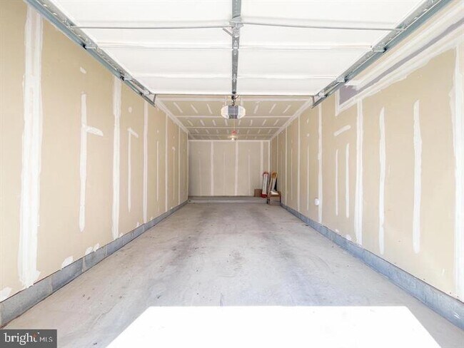 Building Photo - 8612 Wintergreen Ct