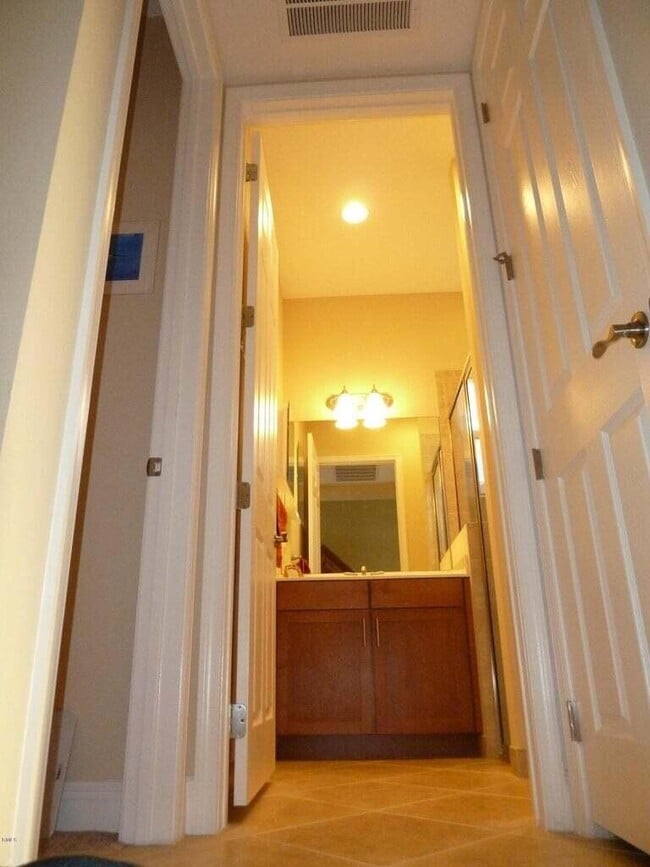 Building Photo - 2525 Vicara Court