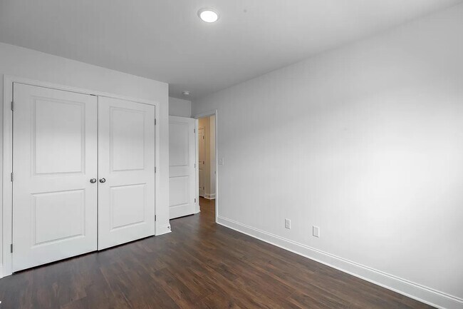 Building Photo - 5562 Stream Ln