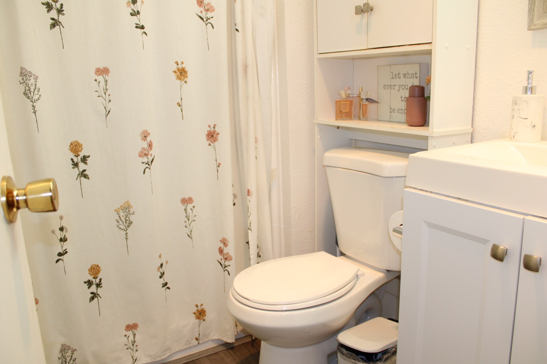 bathroom 2 - 4099 Huerfano Ave
