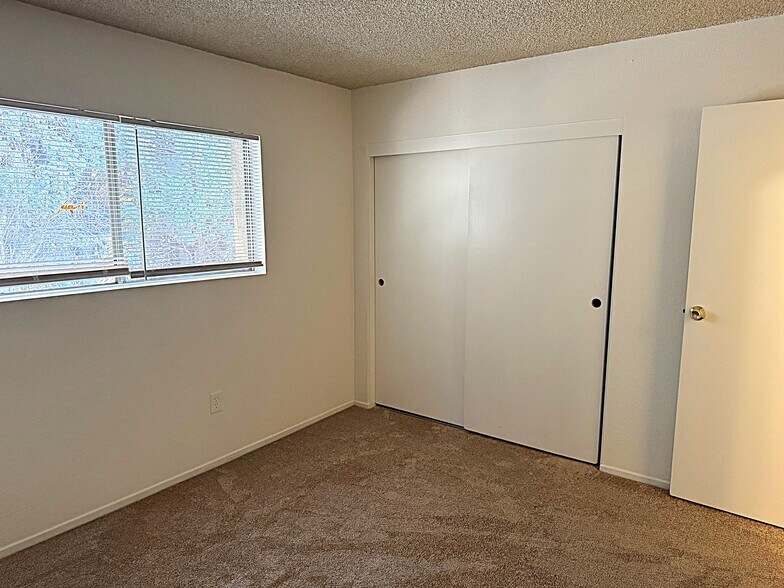 Building Photo - 418 E Blueridge Ave