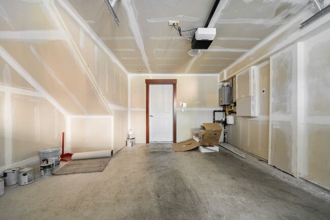 Building Photo - Nice 3 beds / 3.5 baths Townhouse in Green...