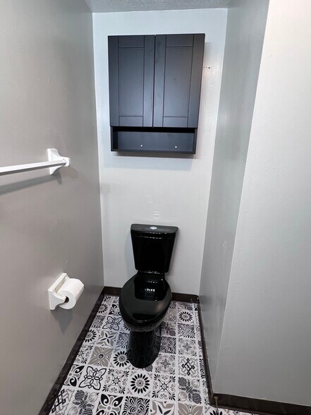 Building Photo - 1219 Hilltop Dr