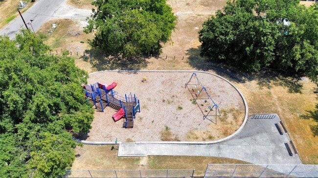 Building Photo - 819 E 40th St