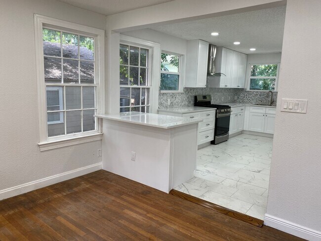 Building Photo - UT PRE LEASE: Charming 3 bed / 2 bath Hous...
