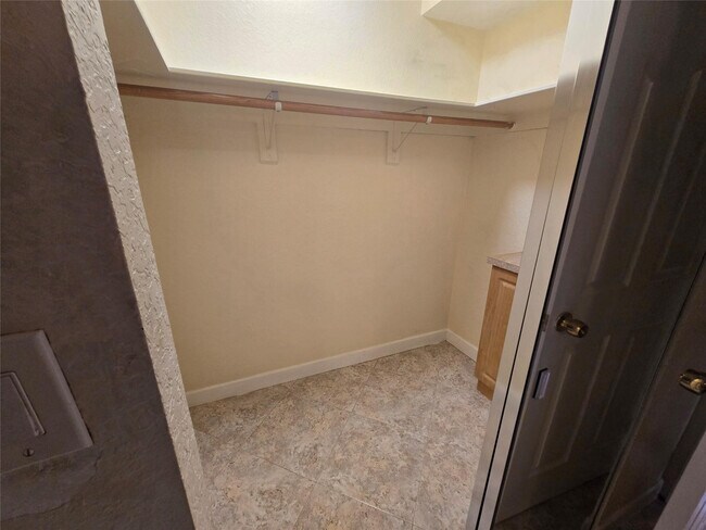 Building Photo - 3531 NW 50th Ave