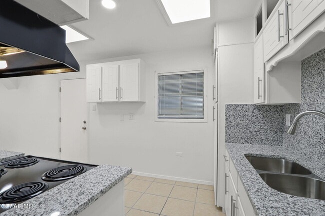 Building Photo - 5503 Salisbury Dr