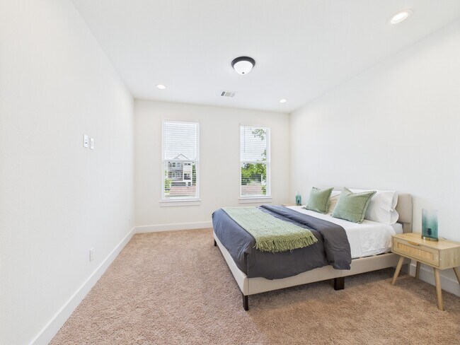 Building Photo - 4306 Idaho St