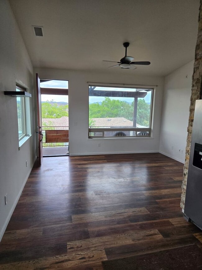 Building Photo - 2 Bed 1 Bath In Rimrock Contact Property P...