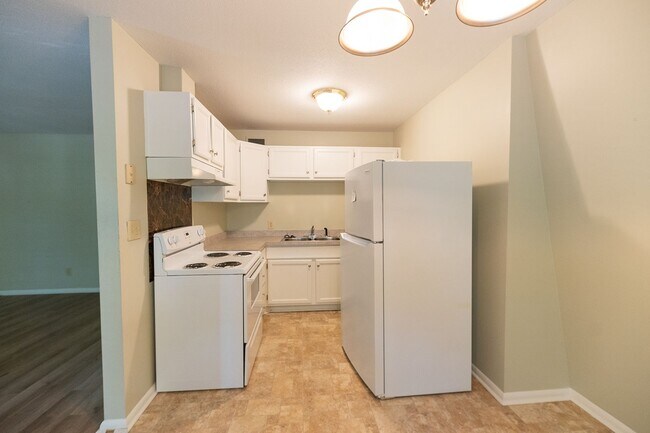 Building Photo - 3812 Country Club Rd