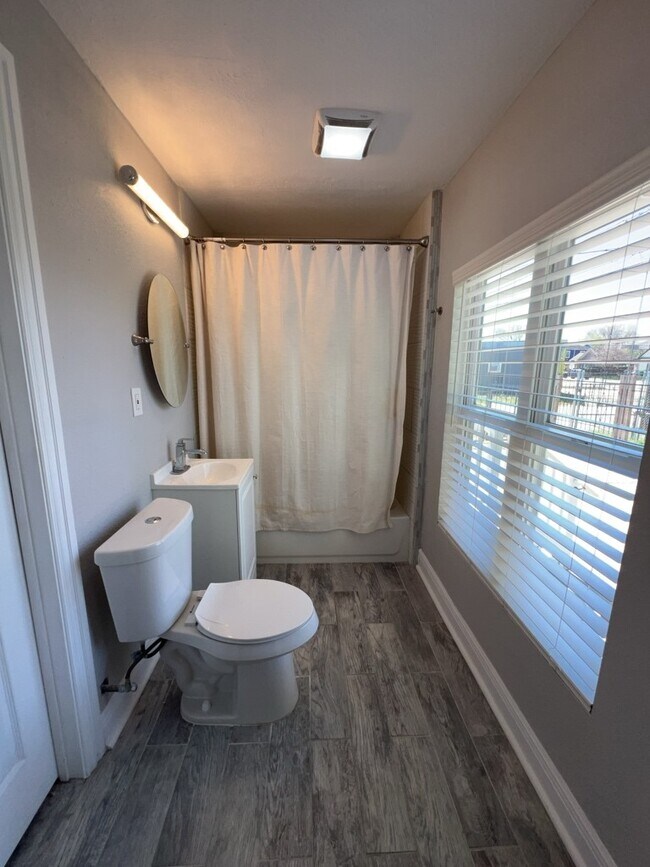 Building Photo - 401 Walton St