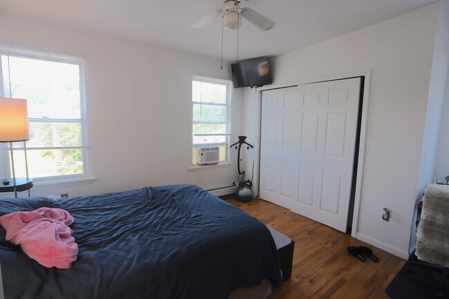 Building Photo - 423 Jackson St