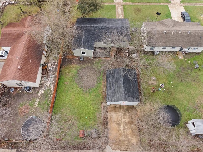 Building Photo - 2655 Larry Dr
