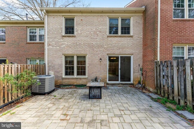Building Photo - 1808 Golf View Ct