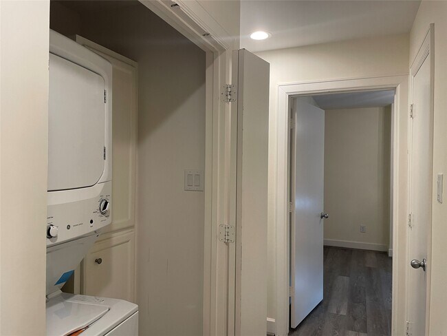 Building Photo - 3704 Main Aspen Dr