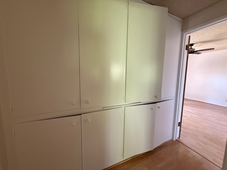 Building Photo - 9235 Creemore Dr