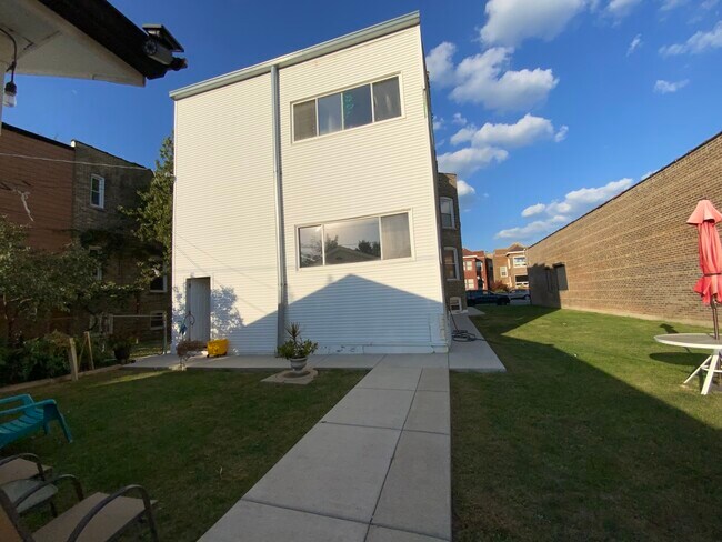 Building Photo - 3116 N Elston Ave