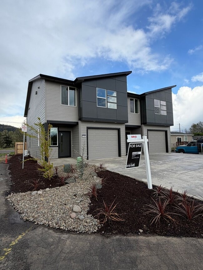 Building Photo - 300 Seven Oaks Ln