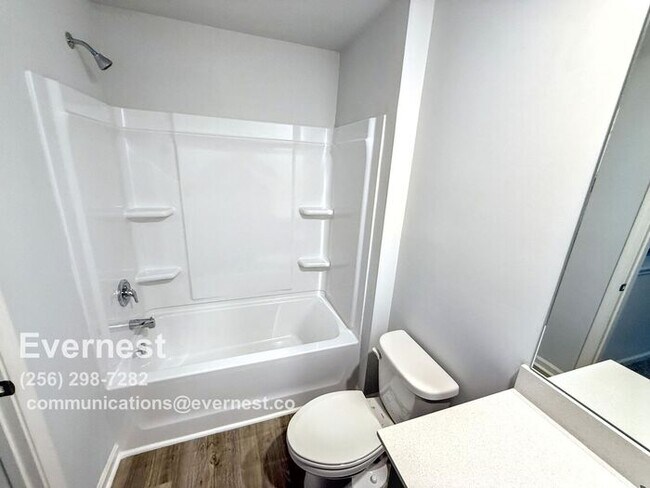 Building Photo - 3-Bedroom, 2.5-Bathroom Townhouse in a Pri...