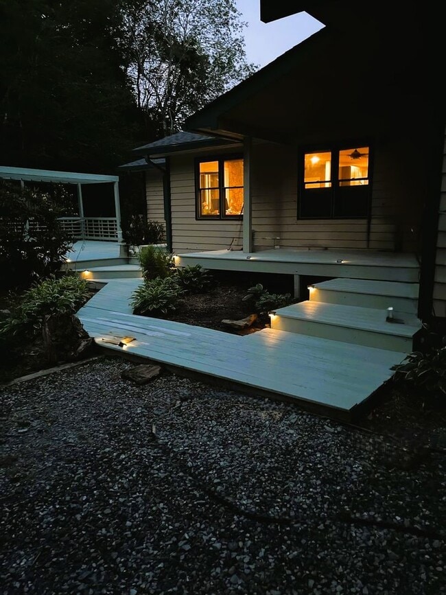 Building Photo - Fully Renovated 3BR/2BA Home with Creek Vi...