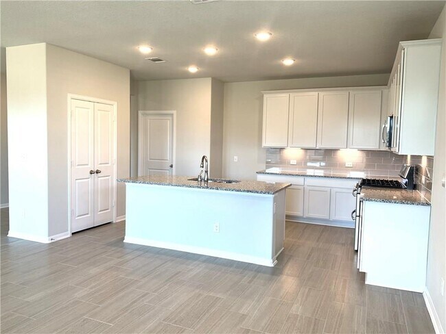 Building Photo - 1104 Coulee Dr