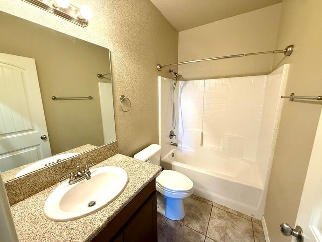 Building Photo - Beautiful 3 Bedroom with 3 Car Garage- Available Now!